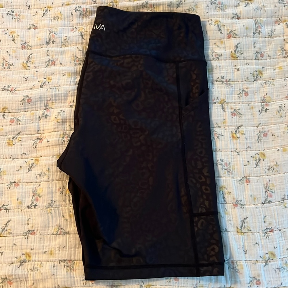 Kiava 8” biker shorts w/ leg grips. Stealth cheetah print